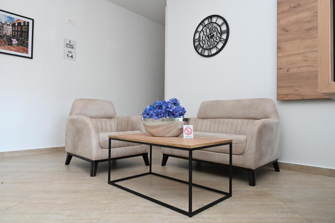 Dona, Altina Aparthotel Белград Екстериор снимка
